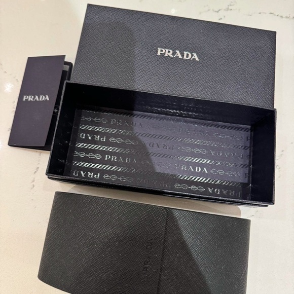 Prada sunglasses - Picture 2 of 5